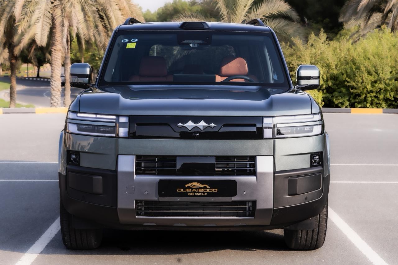 بي واي دي ليوبارد 7 2026 أخضر – الواجهة الأمامية