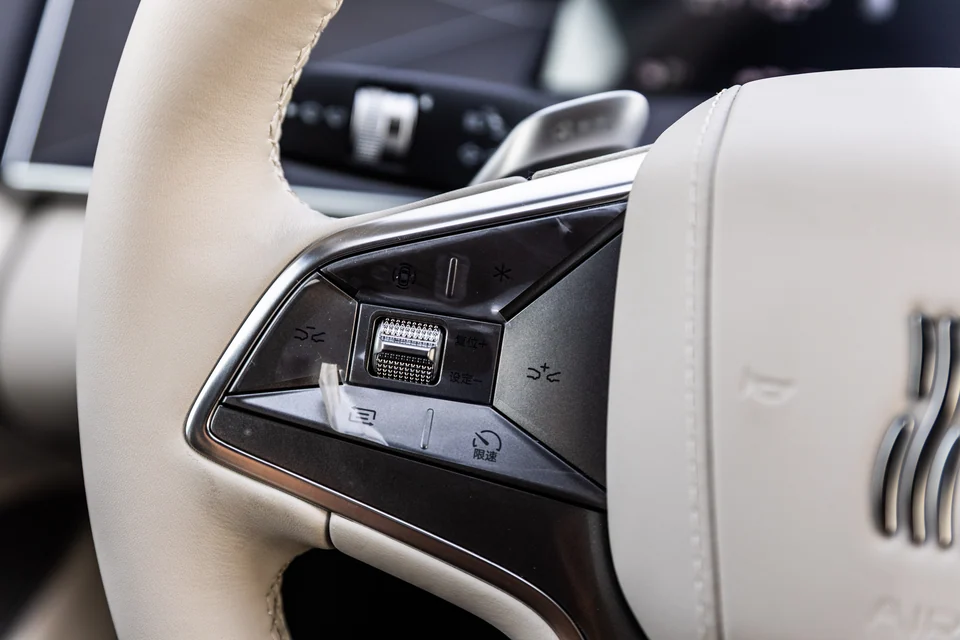 بي واي دي هان L 2025 فضي - صورة 6