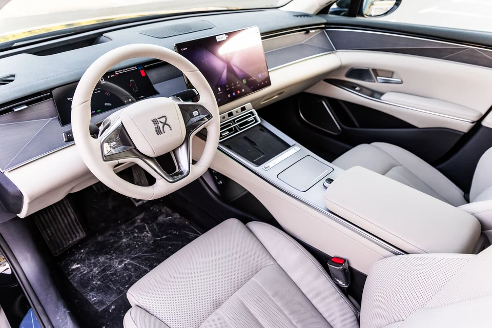 بي واي دي هان L 2025 فضي - صورة 9