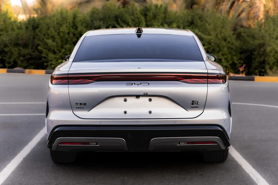 بي واي دي هان L 2025 فضي - صورة 21