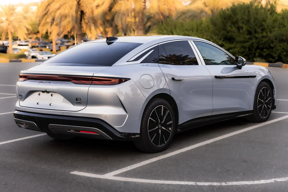 بي واي دي هان L 2025 فضي - صورة 22