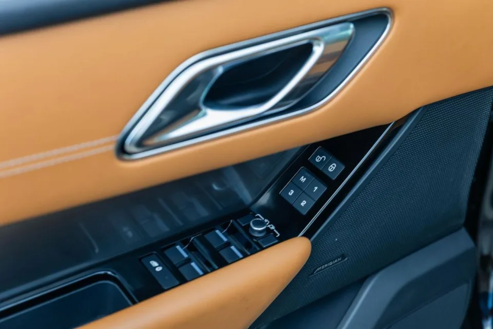 Land Rover Range Rover Velar 2018 – Black 2018 Dubai 2000 Cars